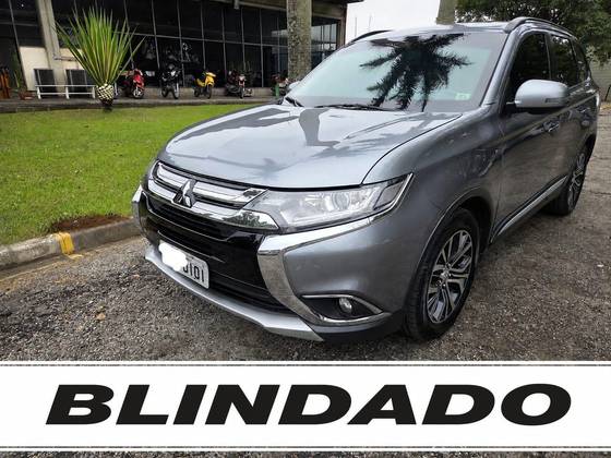MITSUBISHI OUTLANDER 3.0 GT 4X4 V6 24V GASOLINA 4P AUTOMÁTICO MITSUBISHI OUTLANDER 3.0 GT 4X4 V6 24V GASOLINA 4P AUTOMÁTICO